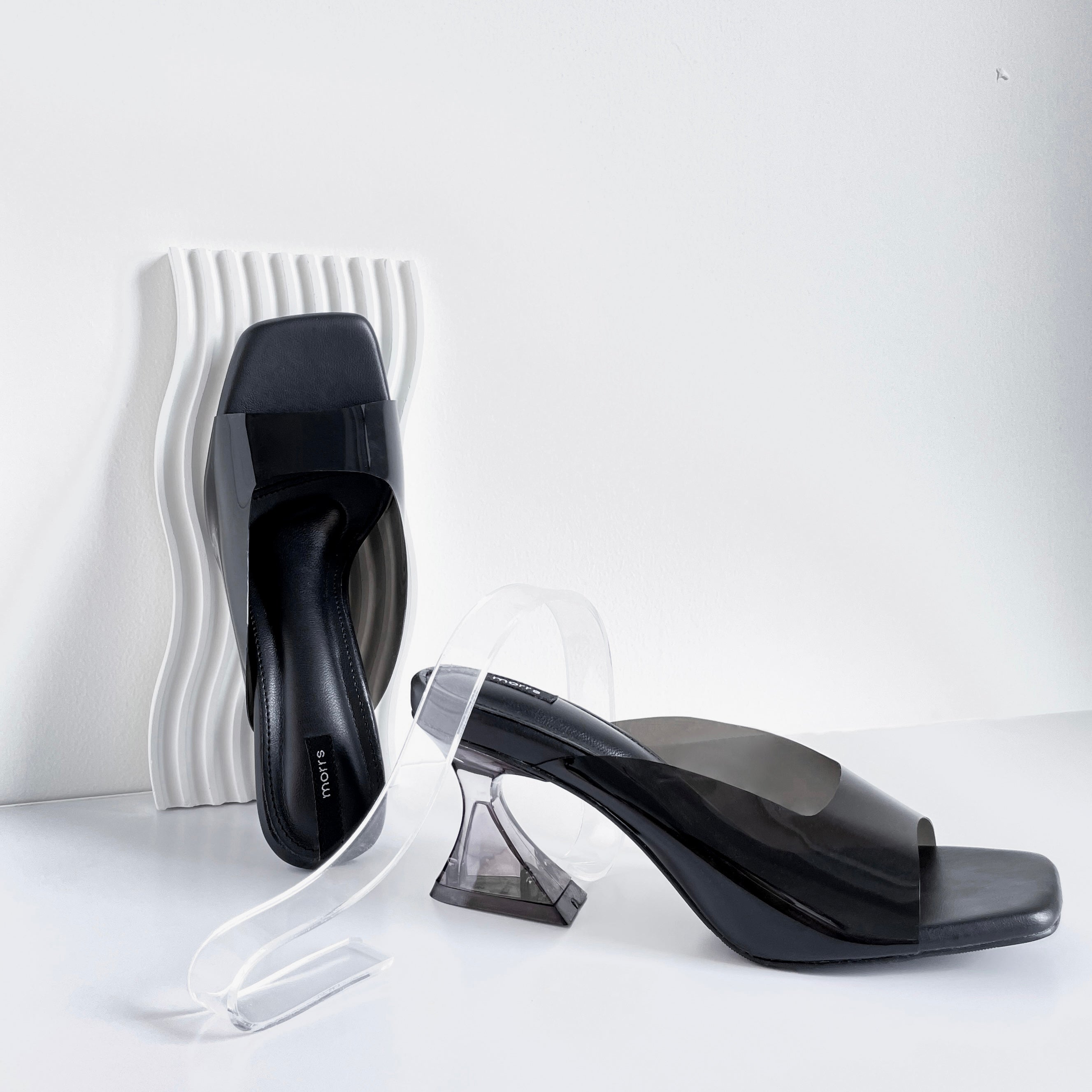 Sepatu hak Olsen