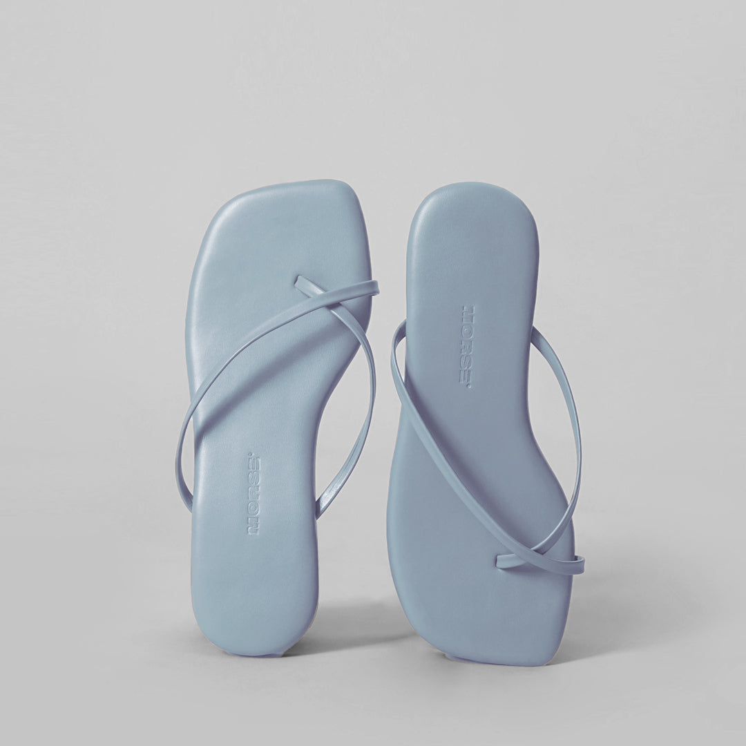 Sandal Rona warna biru es