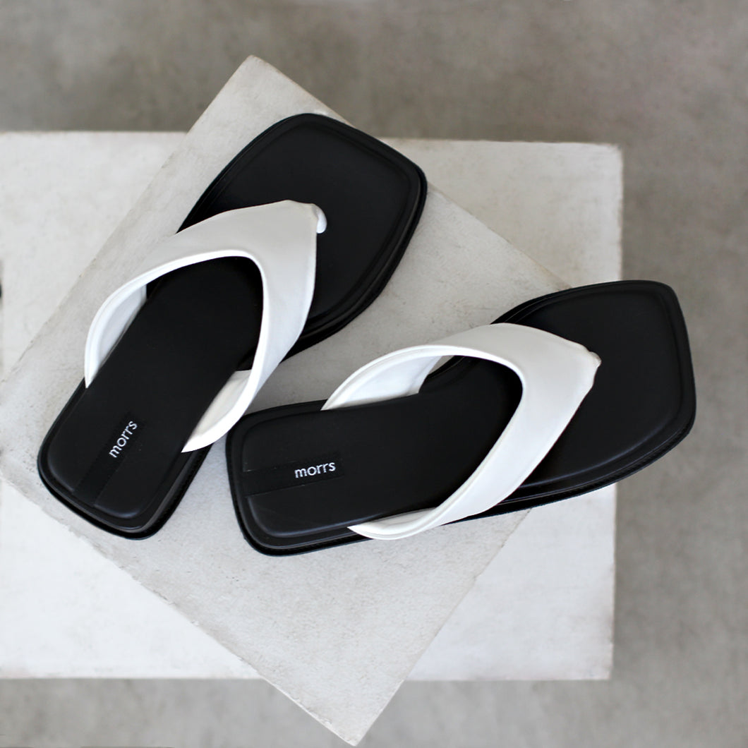 Platform Dion dalam Warna Putih